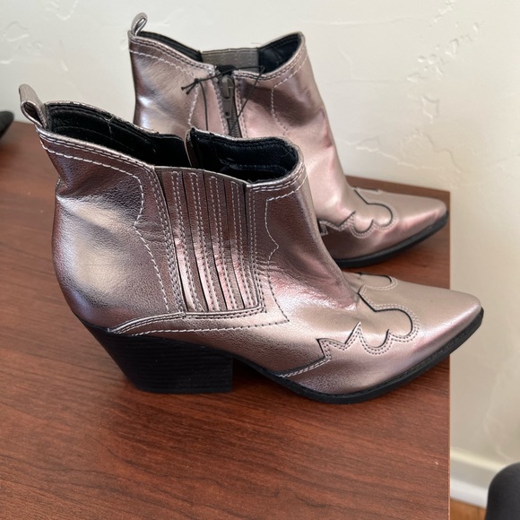 Indigo rd.  Shiny Silver Ankle Boots - Picture 2 of 4